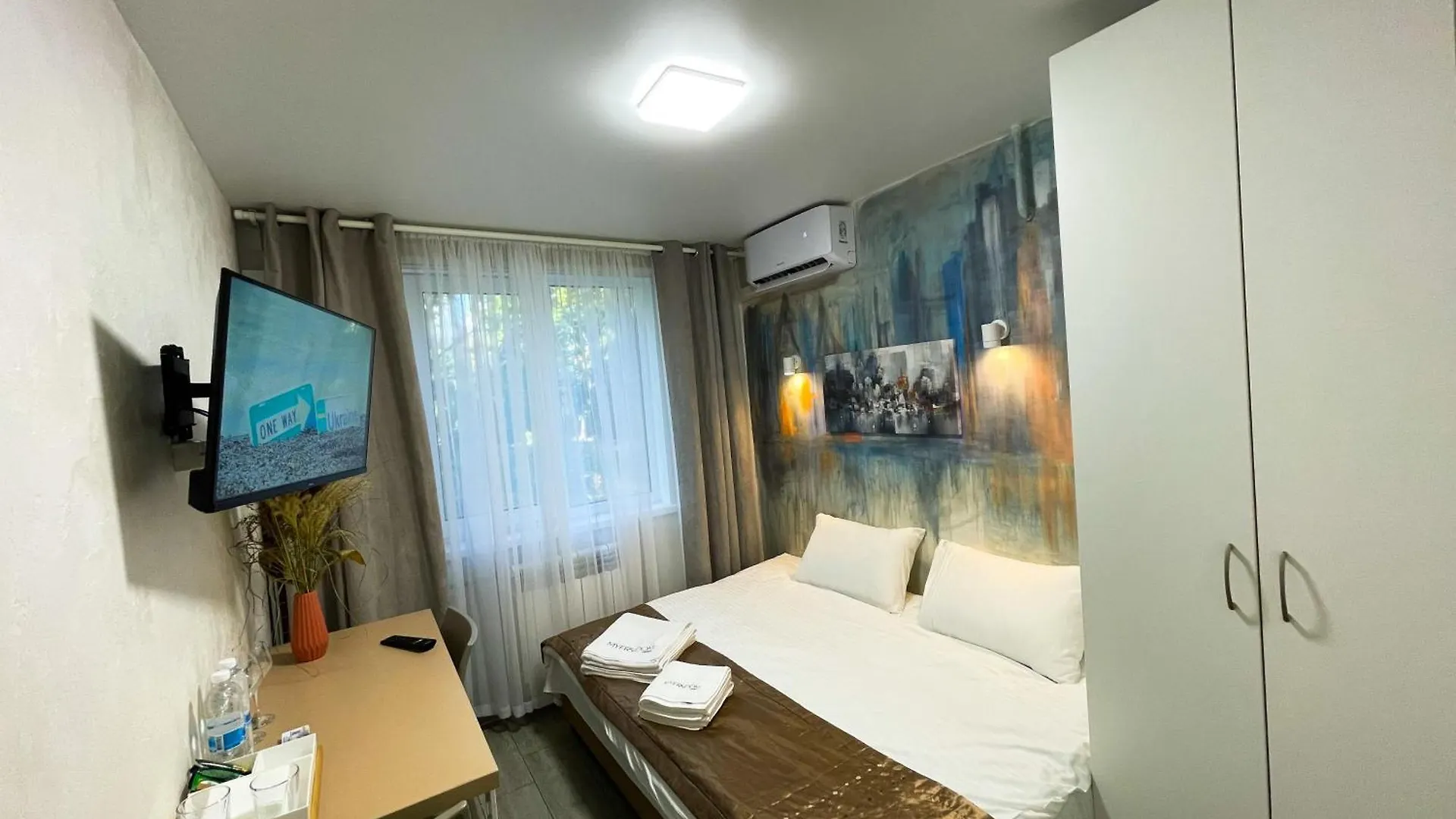 Myfreedom Apartments: Metro Klovska, Near Military Hospital Kyiv 0*,  Ukraine